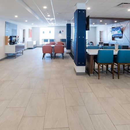 Holiday Inn Express & Suites - Moose Jaw By Ihg Exterior photo